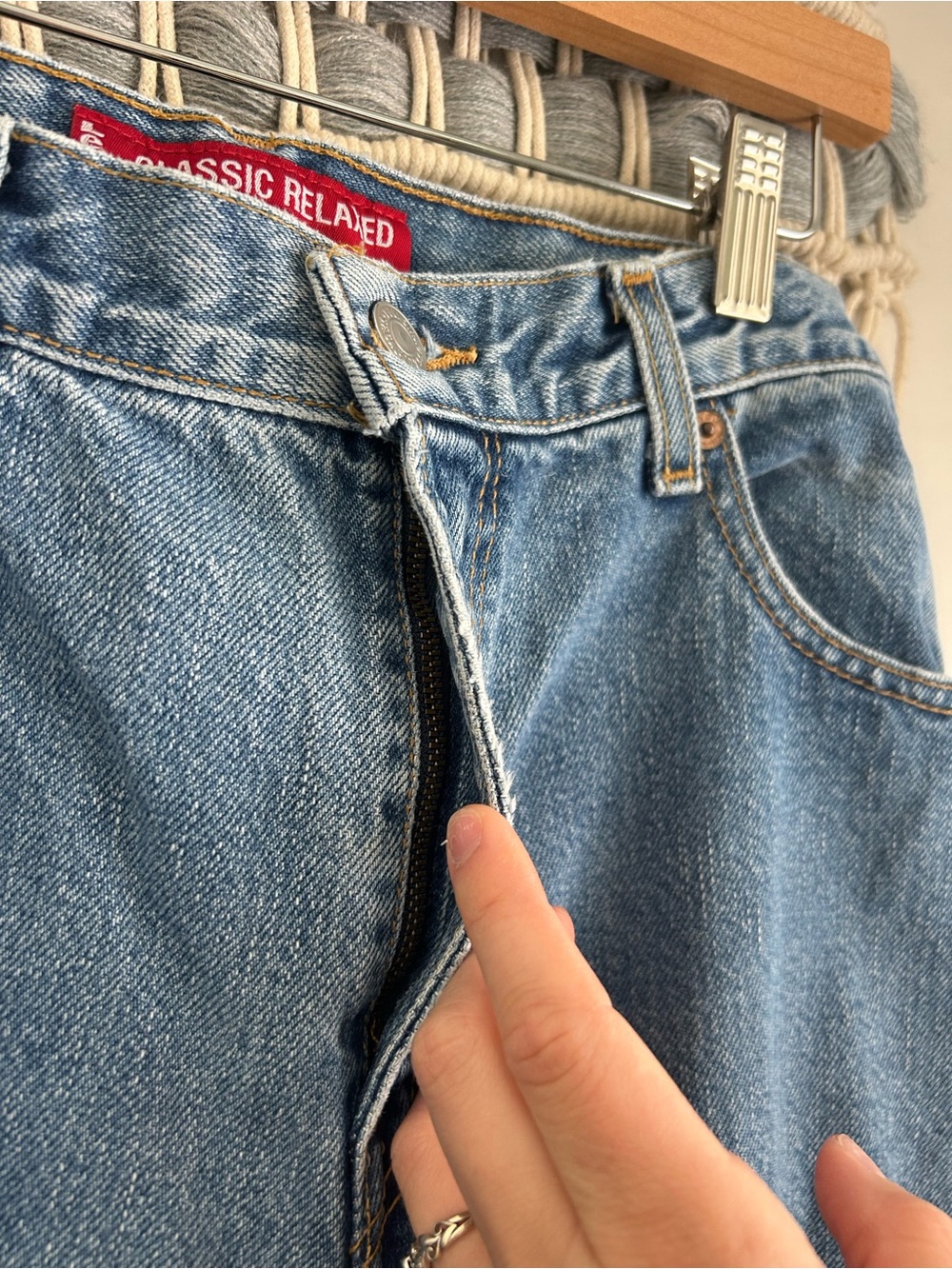 Levi's 550 Jeans - Picture 6 of 8